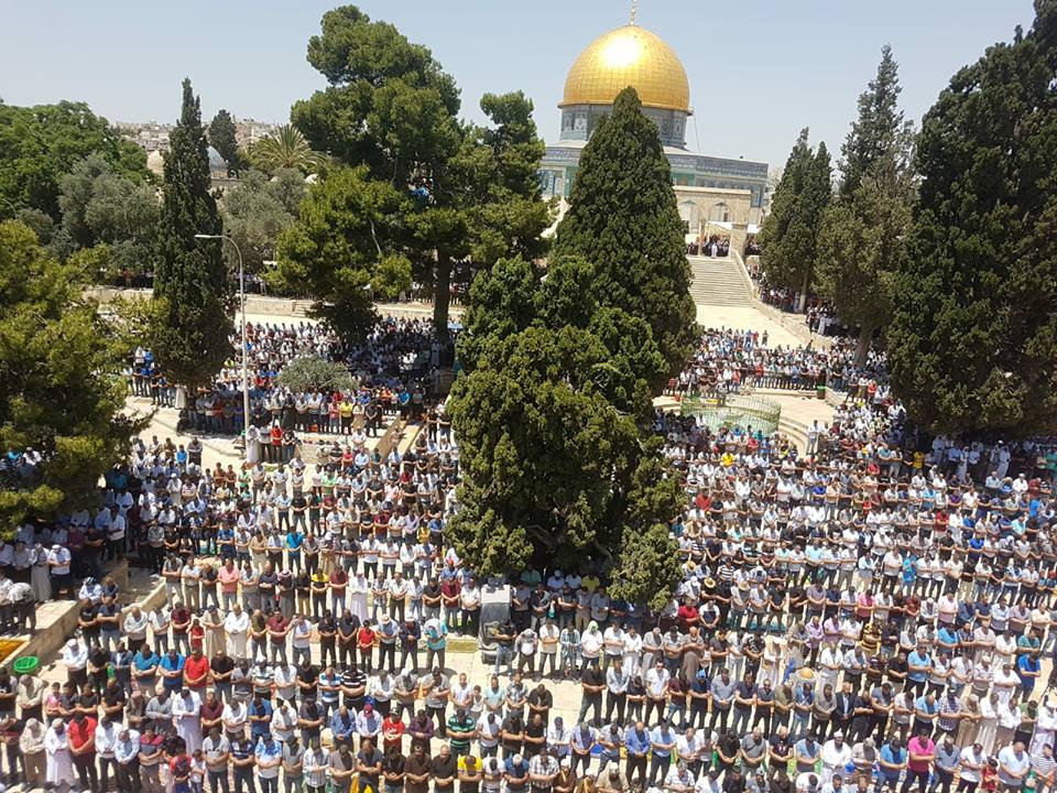 القدس: 120 ألف مصل أدوا صلاة الجمعة الأولى من رمضان بالمسجد الأقصى